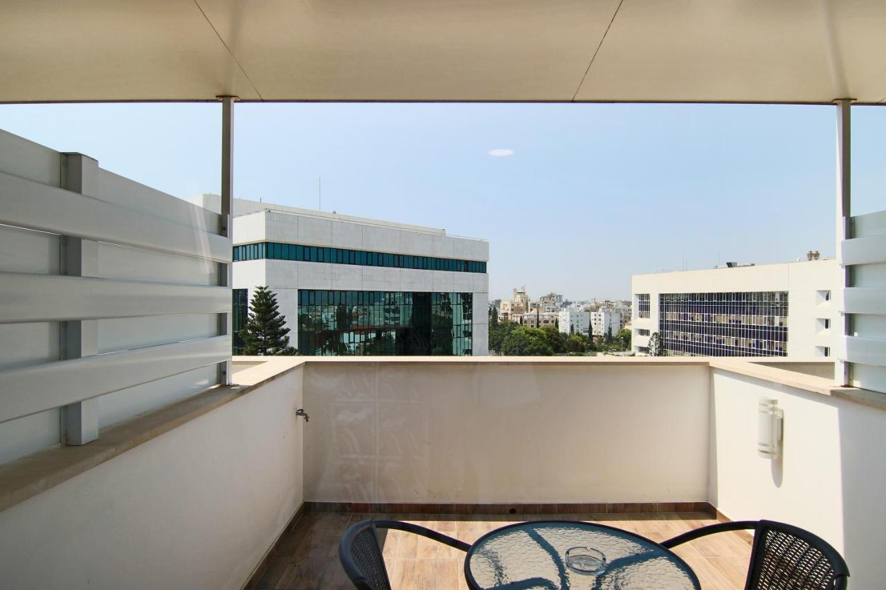 Phaedrus Living: Luxury Suite Nicosia 505 Экстерьер фото